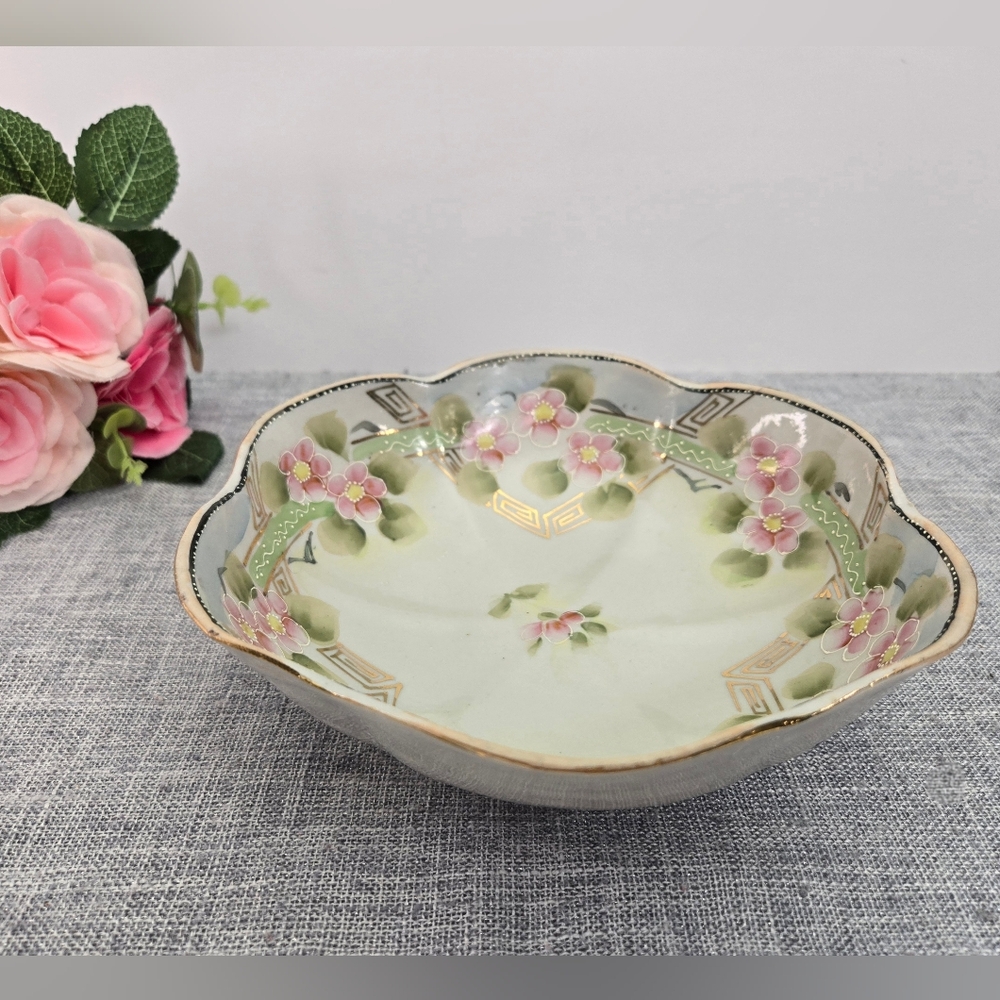 Vintage Japanese Hand Painted Floral Ruffled Ceramic Bowl‎ Green And Gold
